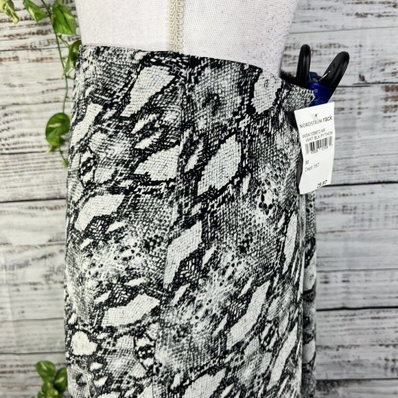Socialite Skirt size Medium Black White Faux Snake Bias Sheer Knee A Line Modest - Picture 7 of 10
